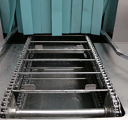 High Pressure Water Spray Dessert Molds Continuous Washing Machine Customized for You